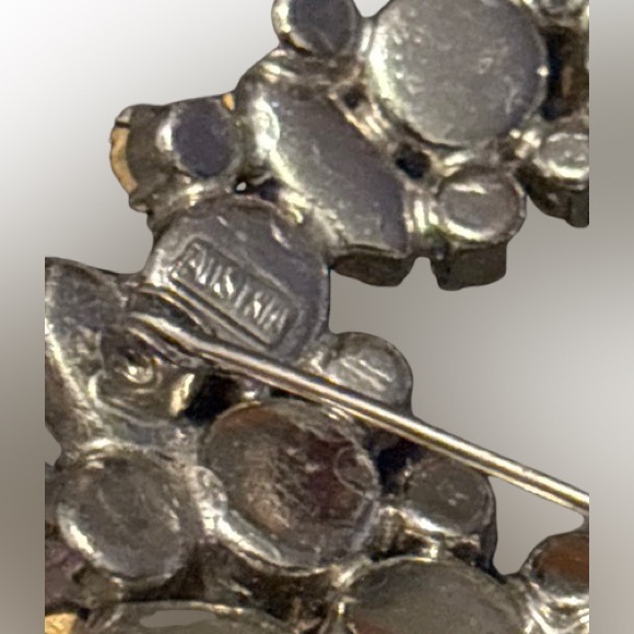 1940’s Vintage Rhinestone Bridal Wreath Brooch - Picture 7 of 9